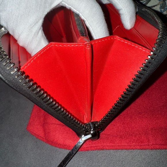 🔥RARE CHRISTIAN LOUBOUTIN PANETTONE CROWN SPIKE WALLET BLACK🔥 - Picture 9 of 17